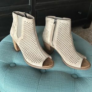 Toms suede booties-like new!